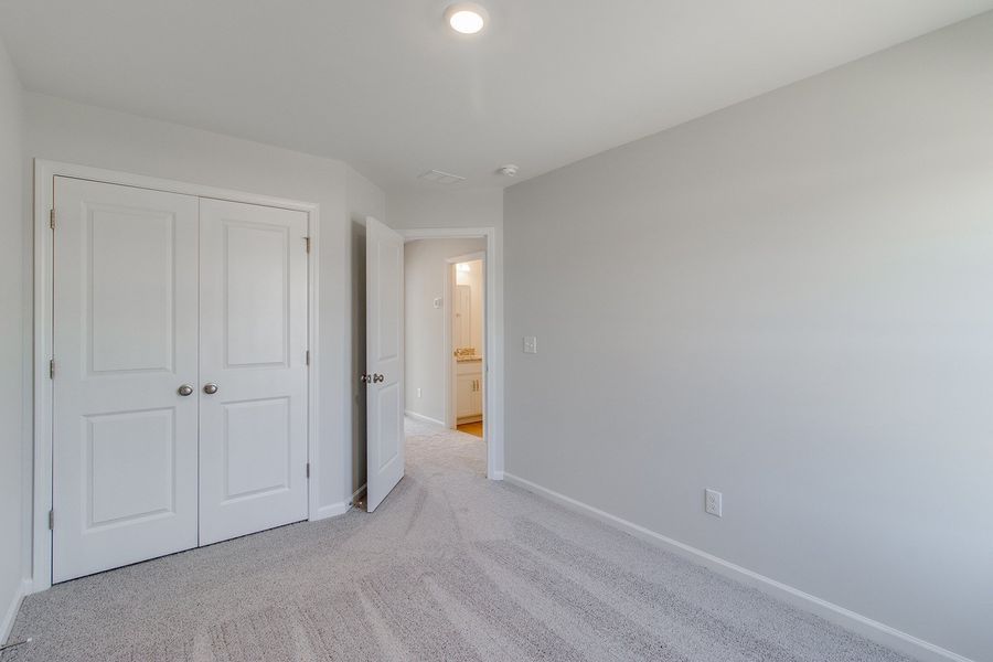 Spacious, unfurnished interior of a new home in Astoria, Columbia (Image 28).
