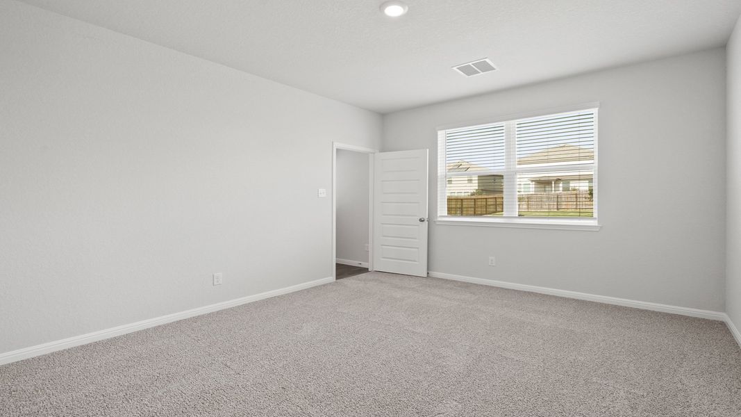 Spacious, unfurnished interior of a new home in Hunters Ranch, San Antonio (Image 17). Spacious, unfurnished interior of a new home in Hunters Ranch, San Antonio (Image 17).