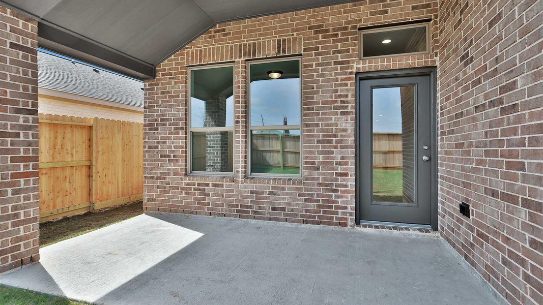 Exterior details and patio area of a home in Candela, Richmond (Image 3).