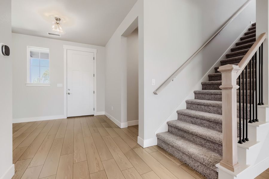 7935 Schoolhouse - Entry