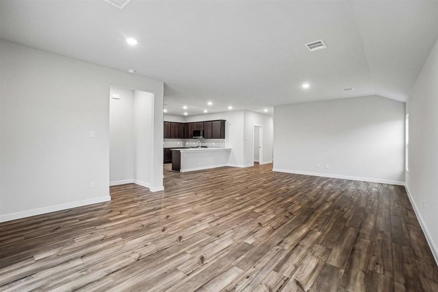 Spacious, unfurnished interior of a new home in Middlefield Village, Dallas (Image 36).