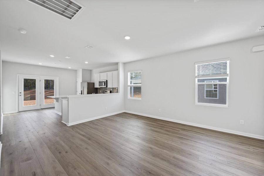 Spacious, unfurnished interior of a new home in , Summerville (Image 10).