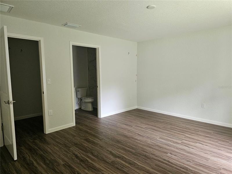 Spacious, unfurnished interior of a new home in , Summerfield (Image 9).