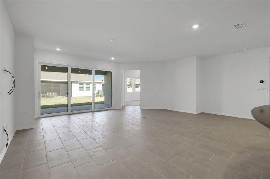 Spacious, unfurnished interior of a new home in Angeline, Land O' Lakes (Image 12).