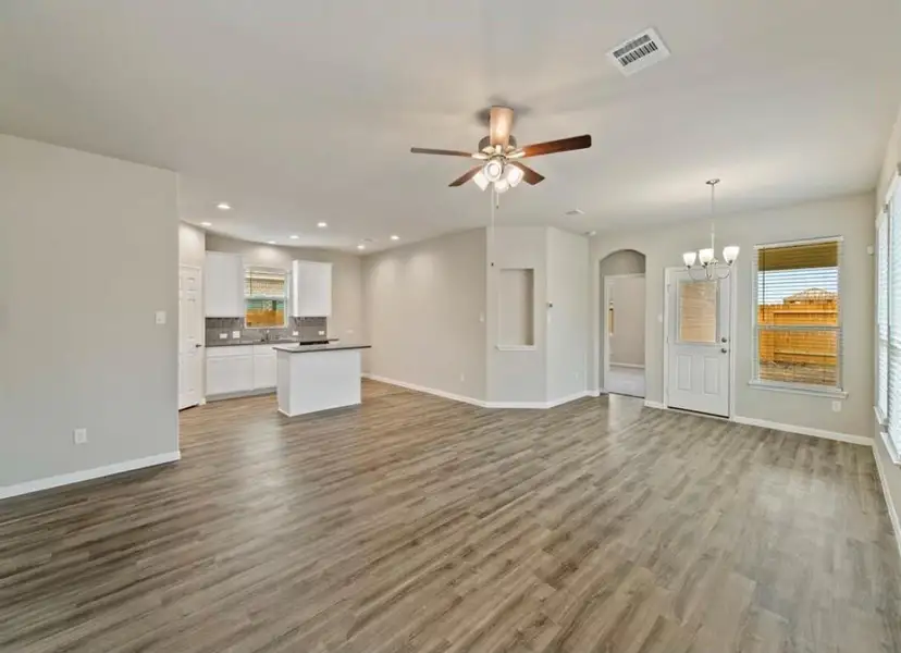 Spacious, unfurnished interior of a new home in Creekhaven, Iowa Colony (Image 6). Spacious, unfurnished interior of a new home in Creekhaven, Iowa Colony (Image 6).