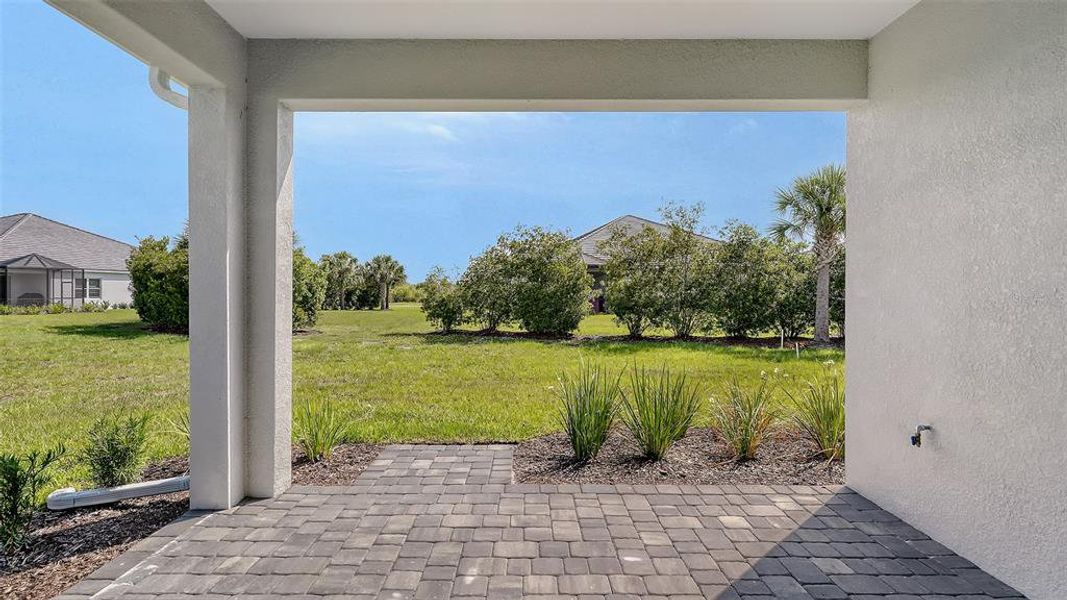 Exterior details and patio area of a home in Windward, Lakewood Ranch (Image 4).