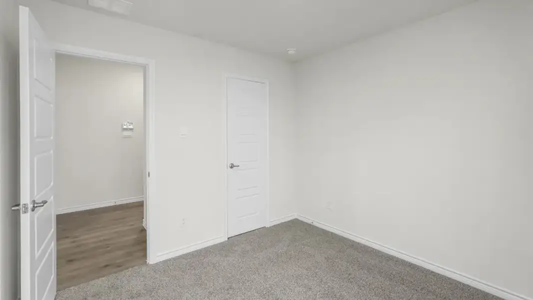 Spacious, unfurnished interior of a new home in Elevon, Lavon (Image 34).