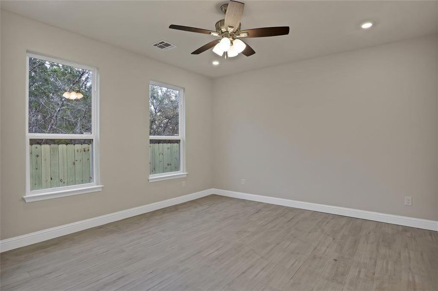 Spacious, unfurnished interior of a new home in , Granbury (Image 17).