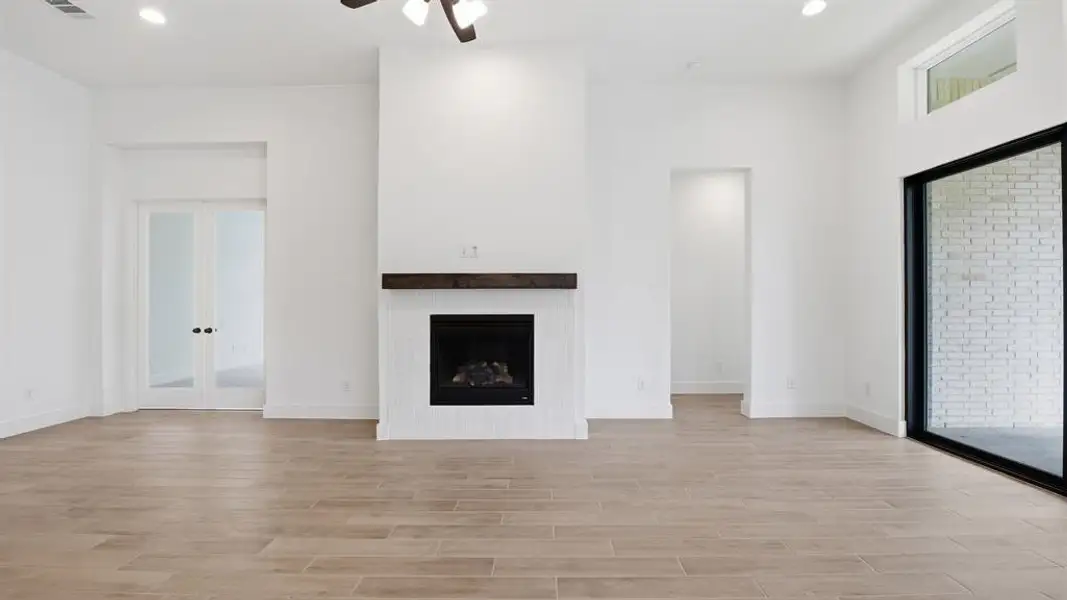Spacious, unfurnished interior of a new home in The Parks at Wilson Creek, Celina (Image 15).