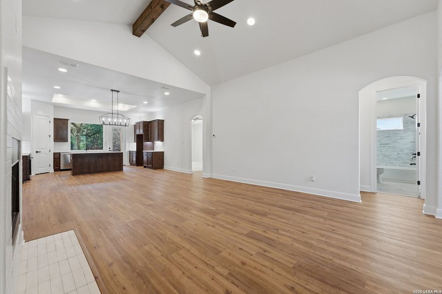 Spacious, unfurnished interior of a new home in , Canyon Lake (Image 23).