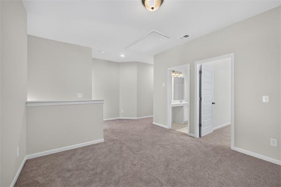 Spacious, unfurnished interior of a new home in Jones Ridge, Dallas (Image 55). Spacious, unfurnished interior of a new home in Jones Ridge, Dallas (Image 55).