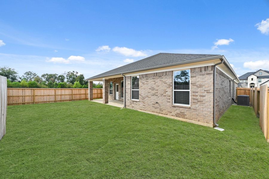 Exterior details and patio area of a home in Barton Creek Ranch, Conroe (Image 3).