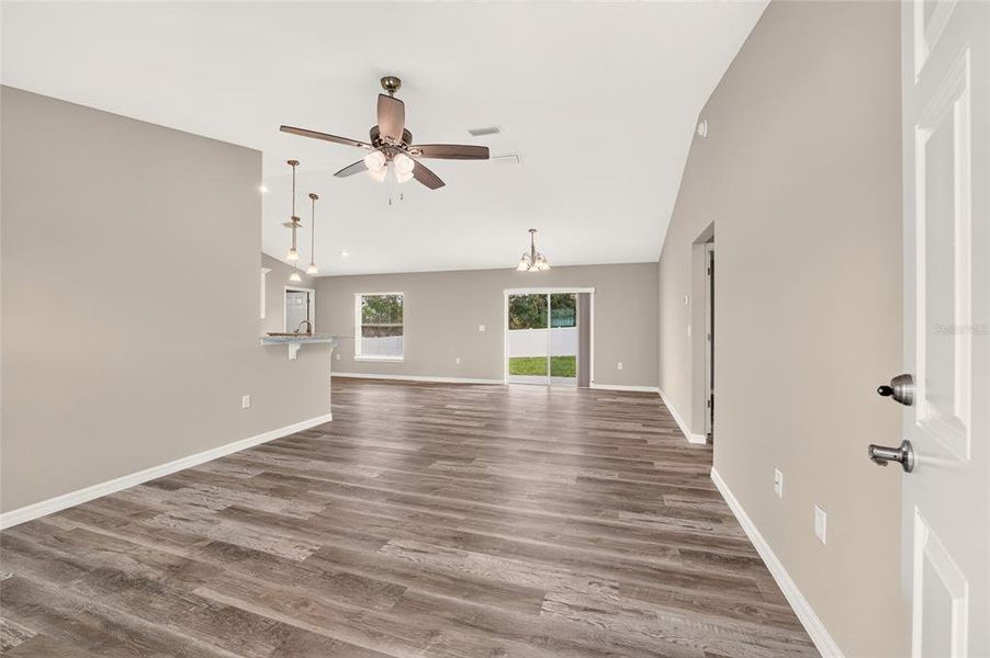 Spacious, unfurnished interior of a new home in , Ocala (Image 11).