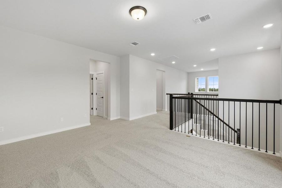 Spacious, unfurnished interior of a new home in Heritage, Dripping Springs (Image 28).