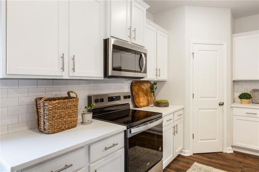 Furnished interior view inside a new home in , Conyers (Image 17).
