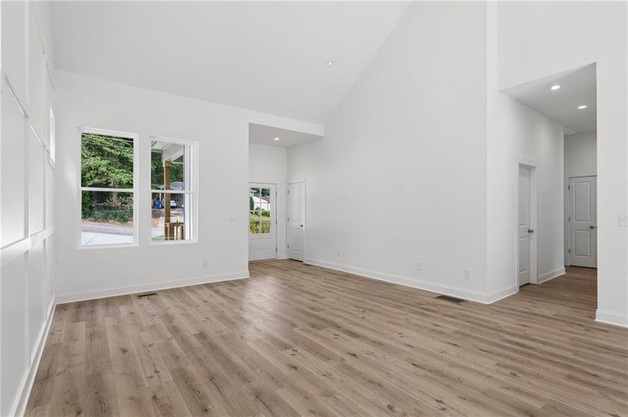 Spacious, unfurnished interior of a new home in , Atlanta (Image 27).