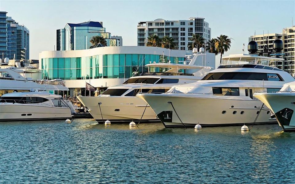 Condo located in Sarasota, FL showcasing its design and architecture (Image 39).