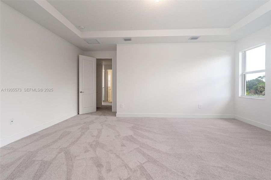 Spacious, unfurnished interior of a new home in , Davie (Image 15).