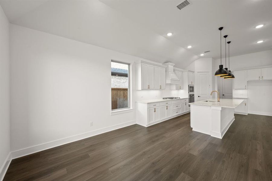 4829 Signal Run- Dining-0055 4829 Signal Run- Dining-0055