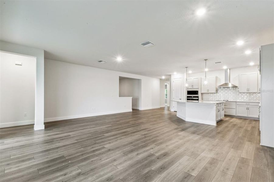Spacious, unfurnished interior of a new home in The Peninsula at Rhodine Lake, Riverview (Image 36).