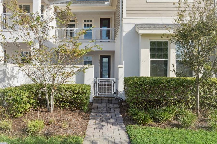 Exterior details and patio area of a home in , Orlando (Image 17).