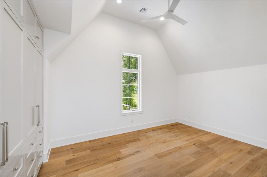 Spacious, unfurnished interior of a new home in , Houston (Image 38).
