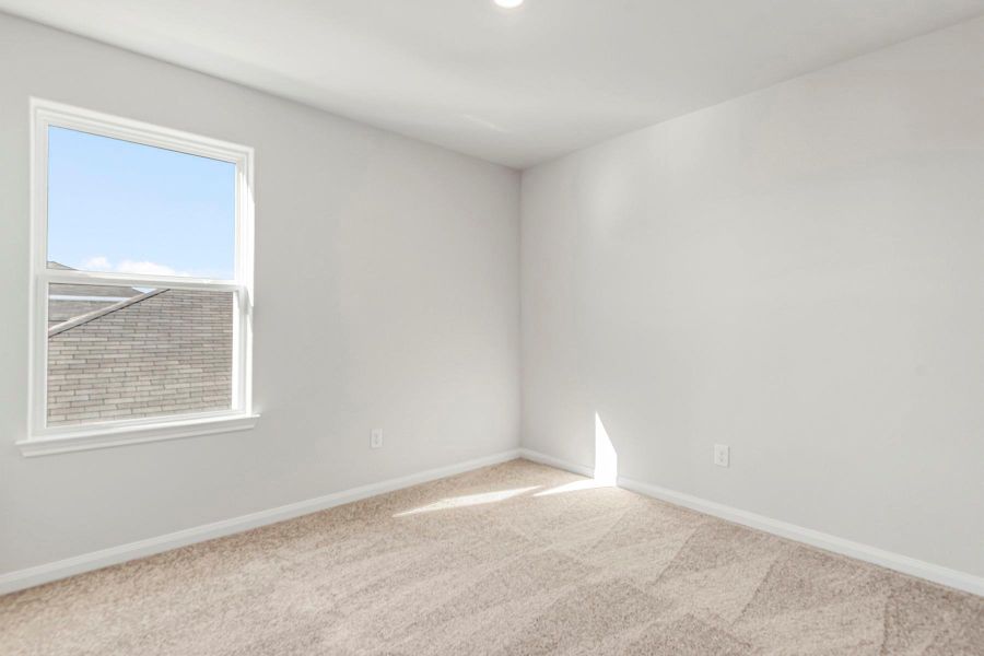 Spacious, unfurnished interior of a new home in Wayside Village, Houston (Image 13).