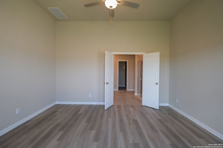 Spacious, unfurnished interior of a new home in Park Place, New Braunfels (Image 26).