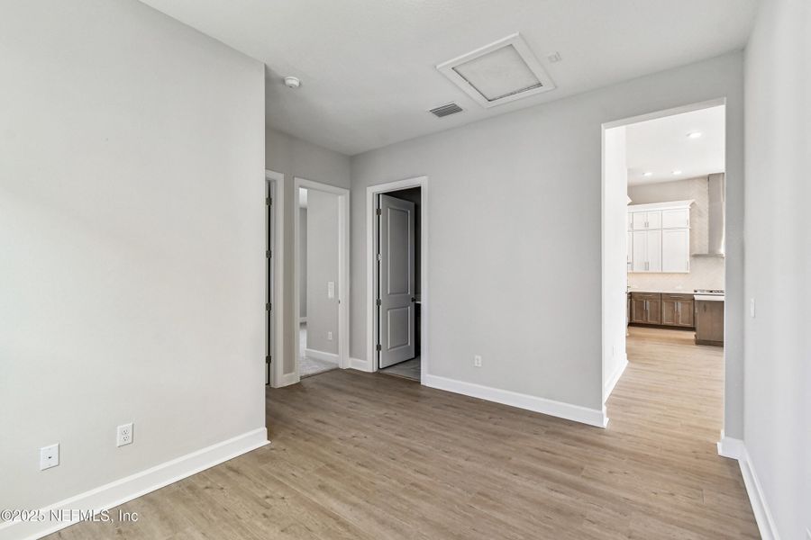 Spacious, unfurnished interior of a new home in , Jacksonville (Image 20).