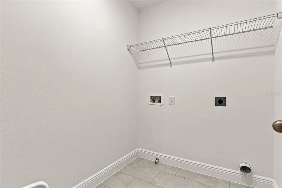 Spacious, unfurnished interior of a new home in , Groveland (Image 36).