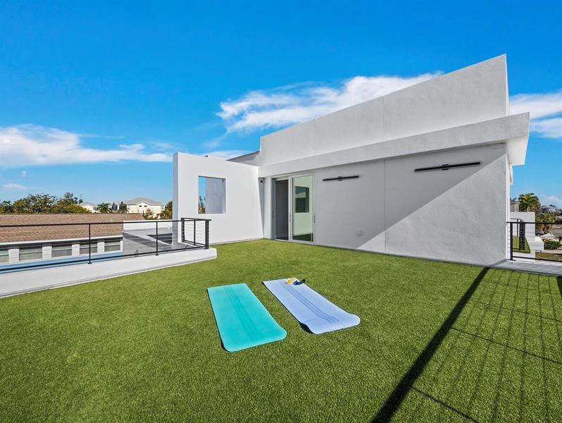 Exterior details and patio area of a home in , Longboat Key (Image 23).