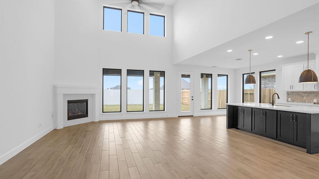 Spacious, unfurnished interior of a new home in Valencia, Manvel (Image 14).