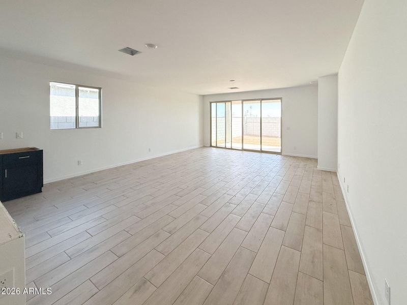 04 - Dining and great room