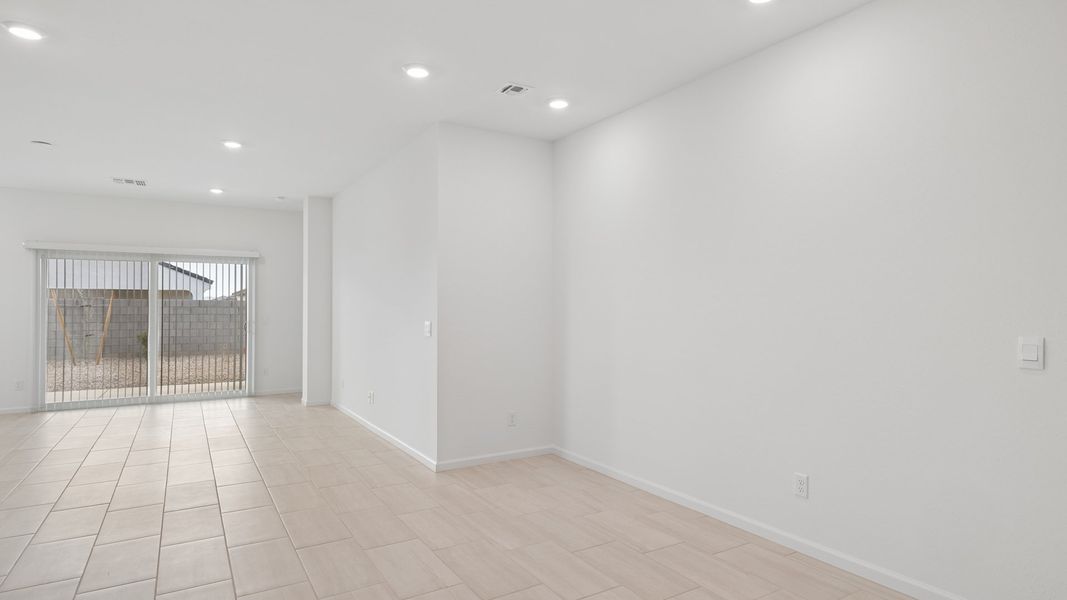 Spacious, unfurnished interior of a new home in Copper Falls, Buckeye (Image 20).