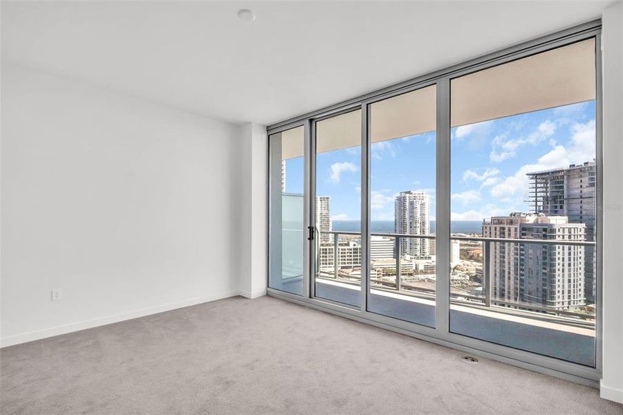 Spacious, unfurnished interior of a new home in , St. Petersburg (Image 44).