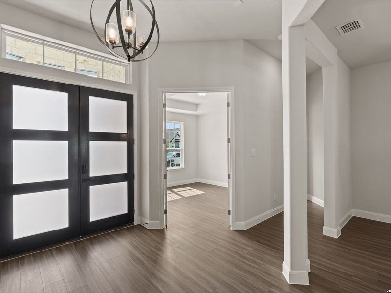 Spacious, unfurnished interior of a new home in Potranco Oaks, Castroville (Image 21).