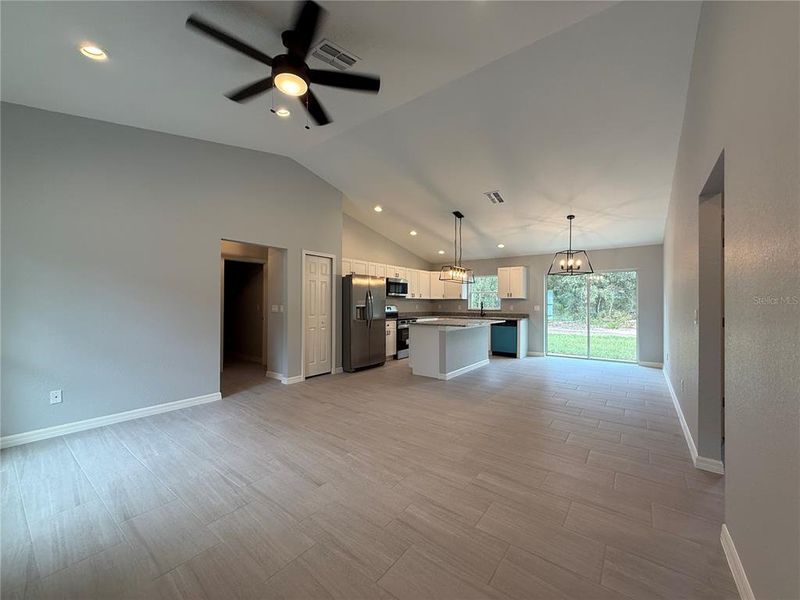 Spacious, unfurnished interior of a new home in , Ocala (Image 8).
