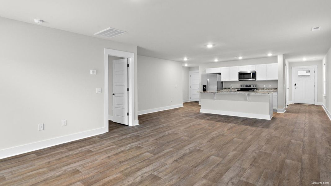 Spacious, unfurnished interior of a new home in Vineyard Trail, Jacksonville (Image 20).