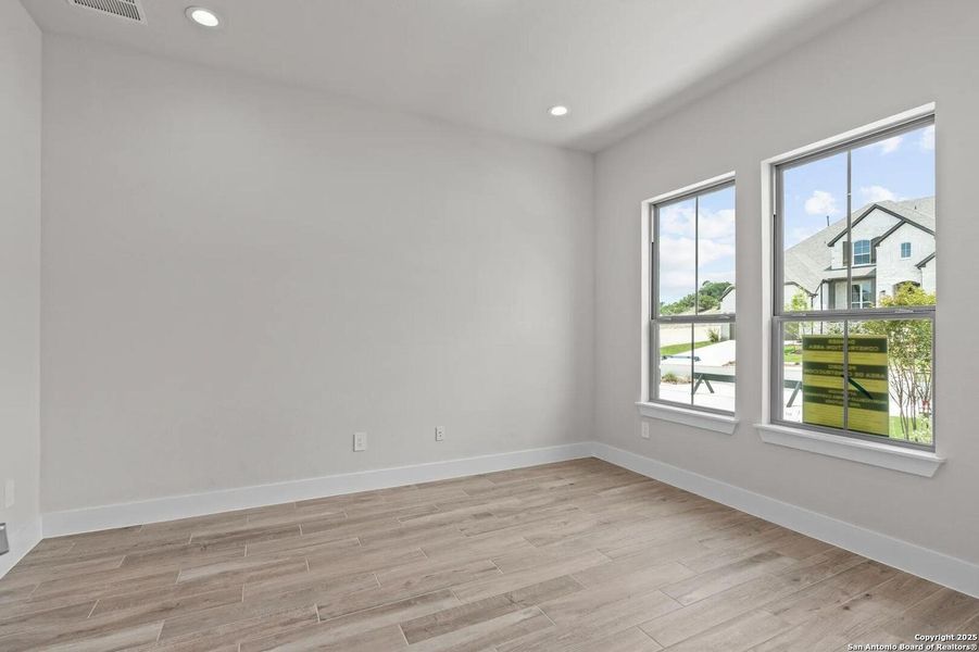 Spacious, unfurnished interior of a new home in Esperanza - 70', Boerne (Image 16).