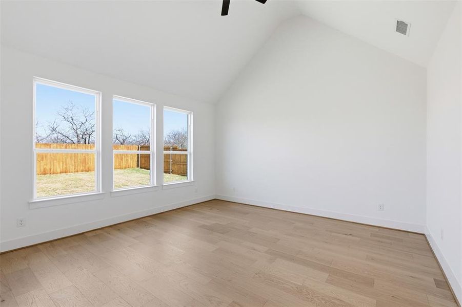 Spacious, unfurnished interior of a new home in , Sherman (Image 19).