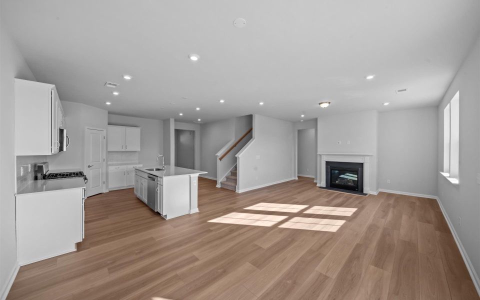 Spacious, unfurnished interior of a new home in Fox Hollow, Spartanburg (Image 24).