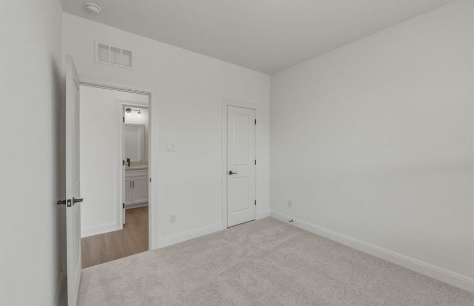 Spacious, unfurnished interior of a new home in Horizon Lake, Leander (Image 26).