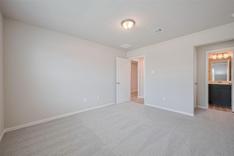 Spacious, unfurnished interior of a new home in Sunterra, Katy (Image 25). Spacious, unfurnished interior of a new home in Sunterra, Katy (Image 25).