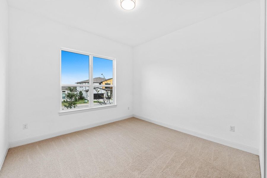 Spacious, unfurnished interior of a new home in The Hollows Canyon - 60', Lago Vista (Image 18).