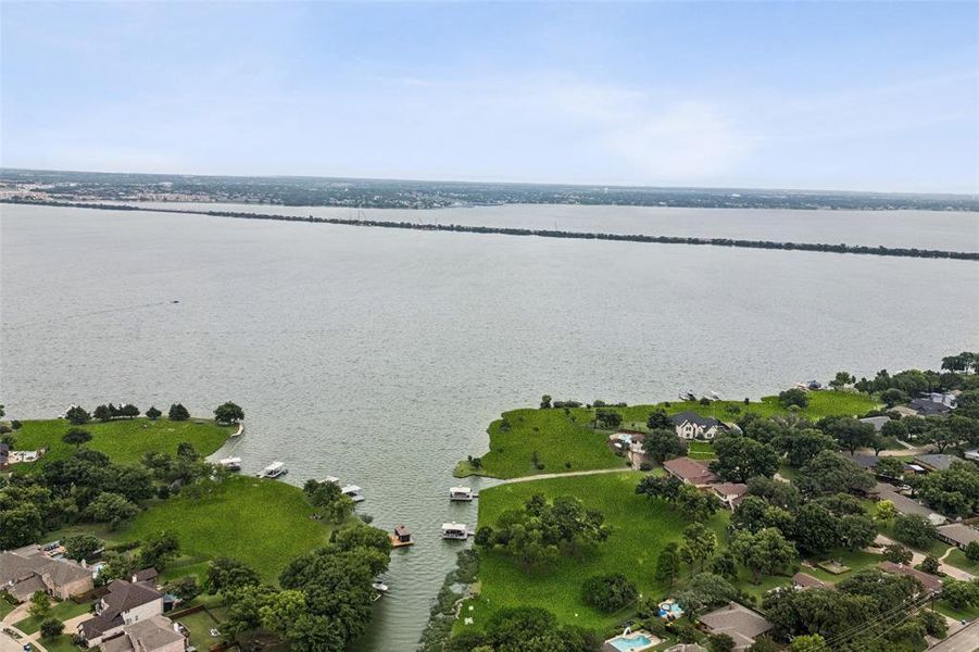 Image 35 of a home in Lake Shore Village.