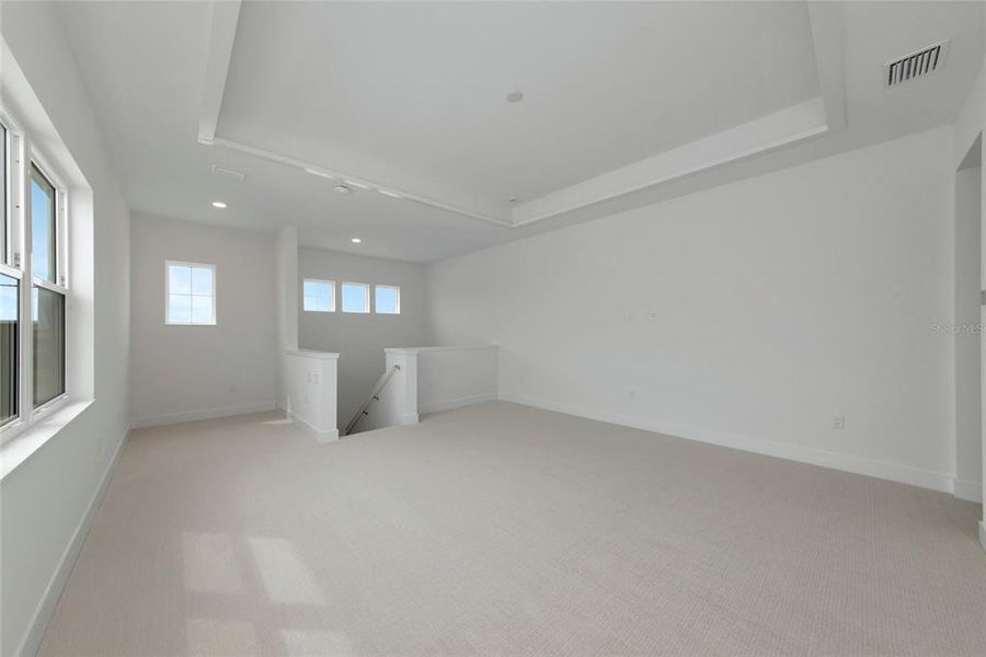 Spacious, unfurnished interior of a new home in , Sarasota (Image 52).