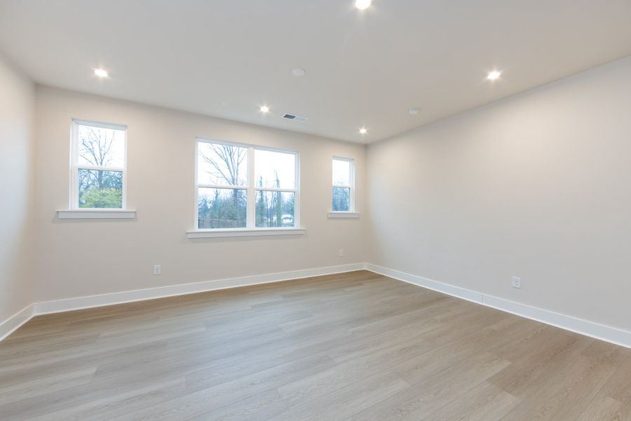 Spacious, unfurnished interior of a new home in Context at Oakhurst, Charlotte (Image 23).