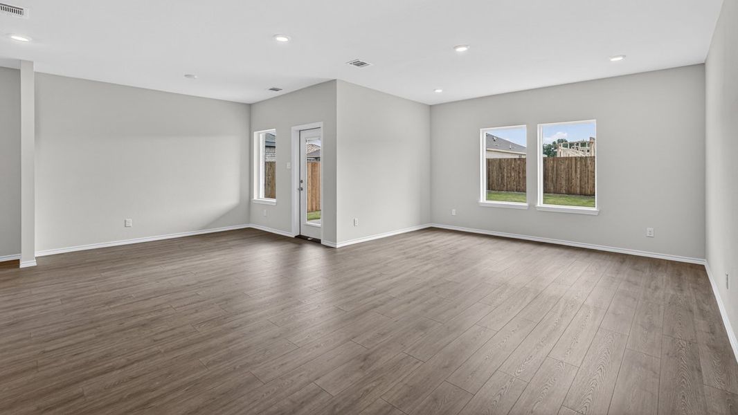 Spacious, unfurnished interior of a new home in Forestbrook Estates, Paris (Image 7).
