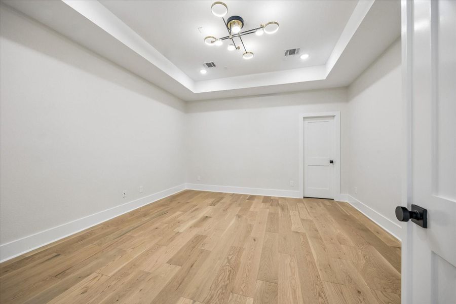 Spacious, unfurnished interior of a new home in , Houston (Image 24).