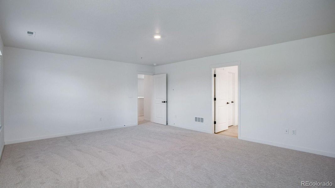 Spacious, unfurnished interior of a new home in Hansen Farm, Fort Collins (Image 22).